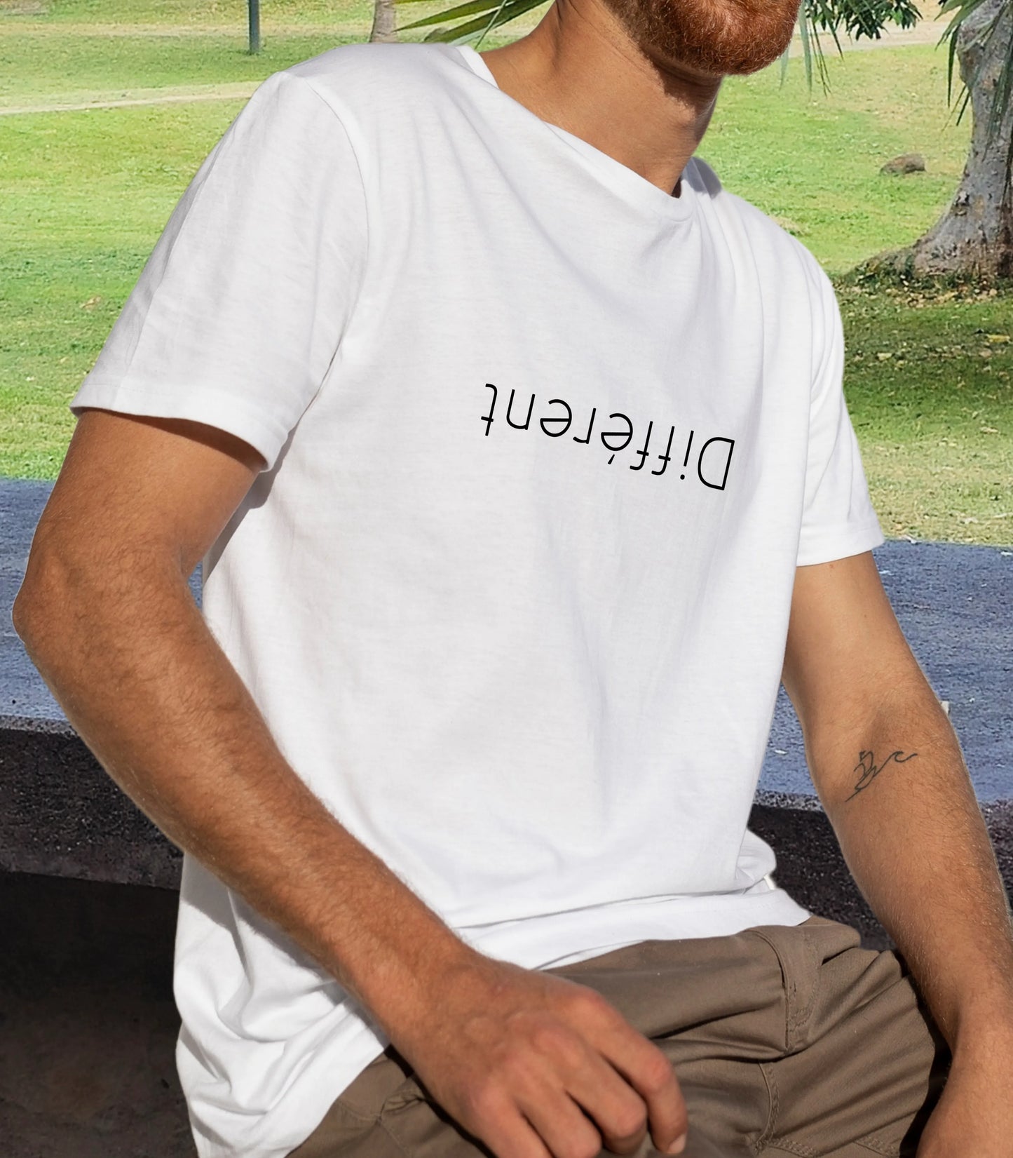 T-Shirt Différent | Unisexe